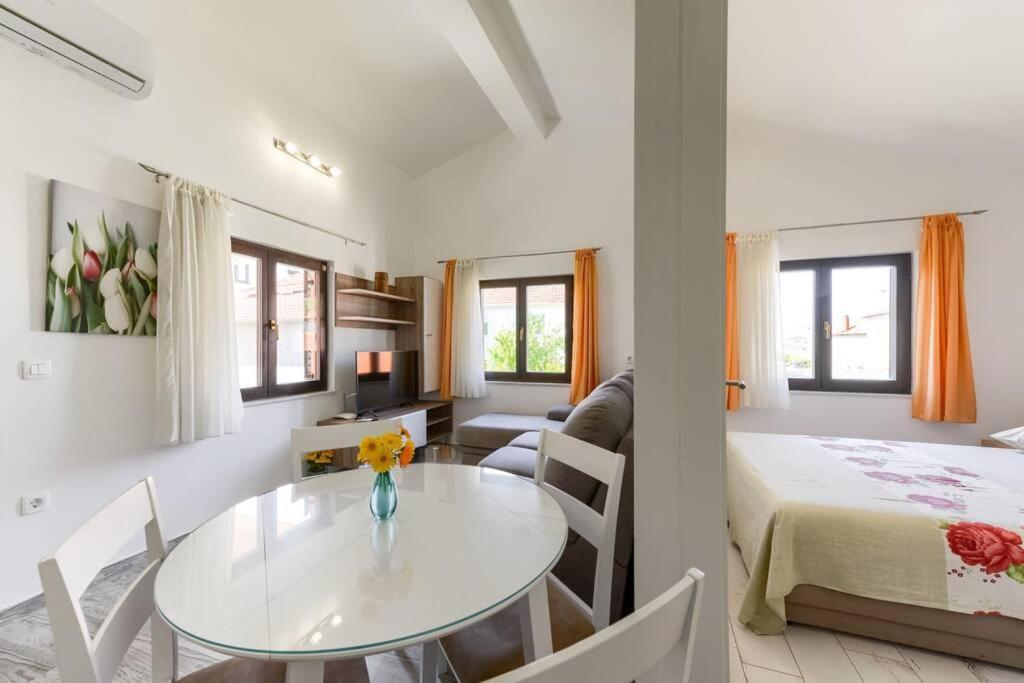 Apartman Sare *
